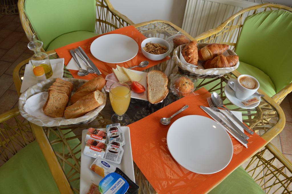 Nou Estrelles Hotel 2*
